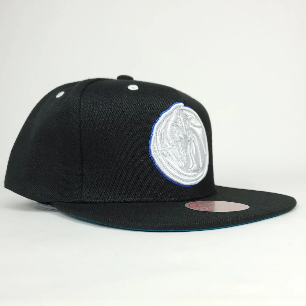 Dallas Mavs Mitchell & Ness Snapback Cap Hat White 3D Logo Black Mavericks NWT‎